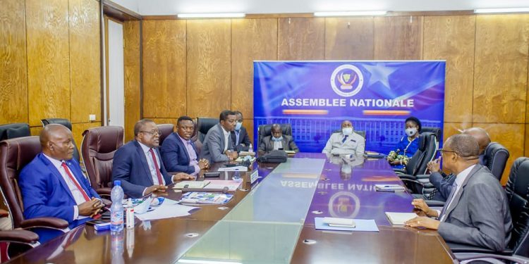 RDC Education : La gratuité de l'enseignement l'Unesco les députés nationaux membres de la commission socio-culturelle de l’Assemblée Nationale ont eu une séance de travail avec une délégation de l’Unesco,