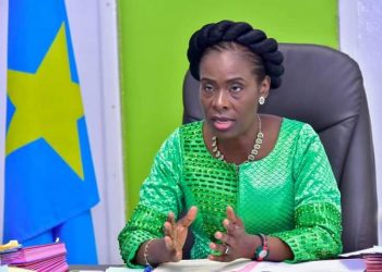 Le rapport de gestion des différentes entreprises publiques en République démocratique du Congo a été déposé auprès de la Ministre d'Etat en charge de la Justice Rose Mutombo par la Ministre d'Etat en charge du portefeuille Adèle Kahinda, avec pour objectif de pousser la justice à se saisir des dossiers des mandataires qui se sont compromis dans la gestion des entreprises du Portefeuille de l'État, afin qu'ils répondent de leurs actes.