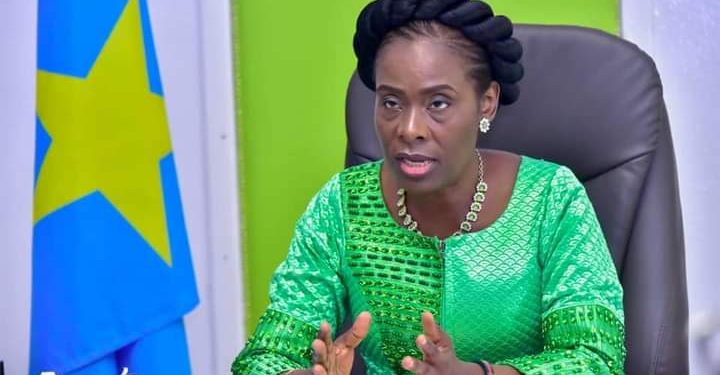 Le rapport de gestion des différentes entreprises publiques en République démocratique du Congo a été déposé auprès de la Ministre d'Etat en charge de la Justice Rose Mutombo par la Ministre d'Etat en charge du portefeuille Adèle Kahinda, avec pour objectif de pousser la justice à se saisir des dossiers des mandataires qui se sont compromis dans la gestion des entreprises du Portefeuille de l'État, afin qu'ils répondent de leurs actes.