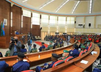Le président de la République et Chef de l’Etat, Félix Antoine Tshisekedi Tshilombo a profité de la cérémonie des échanges de vœux avec des représentants des FARDC, de la PNC et de la SN pour mettre en garde ses interlocuteurs en garde contre toute tentation de la part de ceux-ci, de se mêler de la politique.