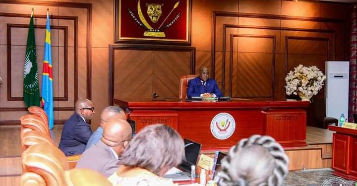 Le Chef de l'Etat Félix Tshisekedi a présidé ce vendredi 25 février la quarante-deuxième réunion du conseil des Ministres en présentiel à la cité de l'Union Africaine. Dans sa communication, il est revenu sur la nécessité de faire du secteur du numérique en République démocratique du Congo, «un levier d’intégration, de bonne gouvernance, de croissance économique et de progrès social» note le compte rendu de cette réunion, signé par le Ministre de la communication et médias, porte-parole du gouvernement Patrick Muyaya.  