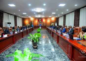 Les Élections générales en République démocratique du Congo doivent se tenir en 2023, visiblement, les préparatifs sont en cours. Ce mardi 22 février 2022 à la cité de l'Union Africaine, Le président de la République a tenu une réunion de travail avec le Premier Ministre Sama Lukonde, quelques membres du Gouvernement dont le vice-Premier Ministre en charge de l'intérieur, la Commission Électorale Nationale Indépendante (CENI), l'Office National pour l'Identification de la population (ONIP) et l'Institut National de la Statistique (INS).