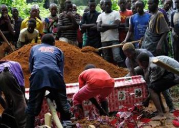 Après l’attaque du camp de déplacés de Djugu, attribuée aux milices CODECO, l’auditeur supérieur près la cour militaire de l’Ituri ouvre une enquête à charge pour crime contre l’humanité et crime de guerre impliquant cette milice.