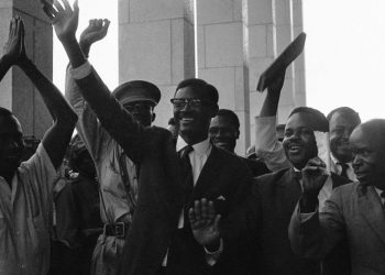 De toute évidence, le départ de l’entreprise CONGO, avait été mal engagé en 1960, soit par une certaine hypocrisie, soit par cécité, ou encore par manque d’une certaine hauteur de notre classe politique, dont un certain laisser-aller, a toujours pu faire croire en une incapacité notoire des congolais, lesquels peinent à mettre sur pieds une véritable nation, se contentant de la juxtaposition des tribus, presque dans l’ordre où Léopold II les avait laissés.