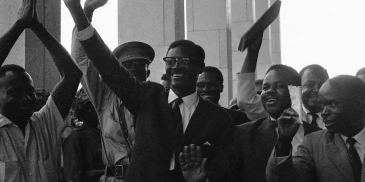 De toute évidence, le départ de l’entreprise CONGO, avait été mal engagé en 1960, soit par une certaine hypocrisie, soit par cécité, ou encore par manque d’une certaine hauteur de notre classe politique, dont un certain laisser-aller, a toujours pu faire croire en une incapacité notoire des congolais, lesquels peinent à mettre sur pieds une véritable nation, se contentant de la juxtaposition des tribus, presque dans l’ordre où Léopold II les avait laissés.