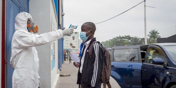 La Direction générale des migrations (DGM) vient de prendre des nouvelles mesures en ce qui concerne les entrées et les sorties en République démocratique du Congo. Elles sont contenues dans une note circulaire de ce service public de l'Etat, envoyée à tous ses directeurs provinciaux, ses chefs de postes frontières et frontaliers et tous les responsables des compagnies aériennes.
