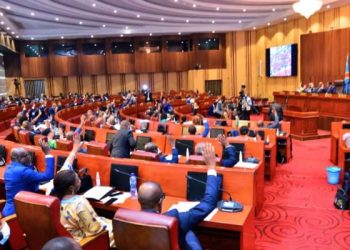 Réunis ce mercredi 9 Fevrier 2022 dans la salle Kivu du palais du peuple, les sénateurs membres de l'Union Sacrée de Nation ont réaffirmé leur soutien à la stabilité des institutions du pays. Cela, au regard de la situation politique et sécurité actuelle de la République démocratique du Congo.
