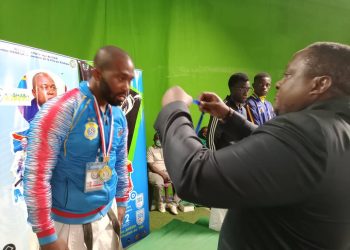 Kinshasa, Capitale de la RDC a vécu le premier tournoi de Karaté du Pool Malebo, clôturé ce samedi 12 février 2022, par une grande distinction de la ligue provinciale de la ville hôte, qui a raflé la quasi totalité des médailles, 18 au total, dont 10 en Or, 5 en argent et 3 en bronze. Le Sud-Kivu a terminé 2ème en s'offrant 5 médailles, dont 1 en Or, 1 en argent et 3 en bronze. La ligue soeur de Brazzaville a décroché la troisième marche du podium avec 3 médailles toutes en bronze. Le Haut-Katanga et le Kongo-Central se sont contentés d'une seule médaille chacun, respectivement en argent et en bronze.