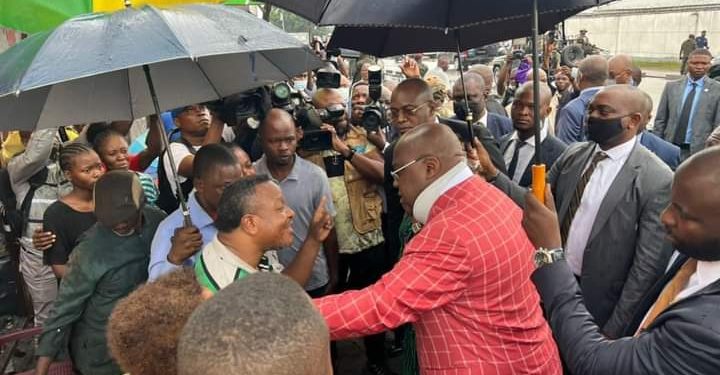 Le président de la République Félix Tshisekedi a retrouvé la capitale Kinshasa ce jeudi 17 mars 2022, après 10 jours passés à Bruxelles, où il a eu des soins médicaux et un chekup sur sa santé.