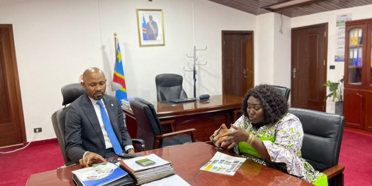 Grâce Ngyke Kangundu, présidente de l'Acofep/RDC, a été reçue en audience mardi 1er mars, par le Ministre de la Communication, Patrick Muyaya.