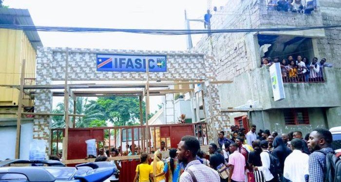 les professeurs de l'Institut Facultaire des Sciences de l’Information et de la Communication (IFASIC) disent non à la reprise des activités académiques, avant que soit connue l'issue des travaux en commission entre leur banc syndical (RAPUCO) et le banc gouvernemental.