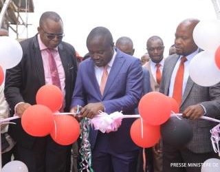 L'inauguration de ces auditoires de l'Université de Goma (Unigom) s'est faite ce lundi 21 mars 2022 en présence du Ministre de l'Enseignement supérieur et universitaire Mohindo Nzangi, alors qu'il est dans ce coin du pays pour lancer la quatrième étape de la caravane nationale de formation et d’information sur le système LMD à Goma.