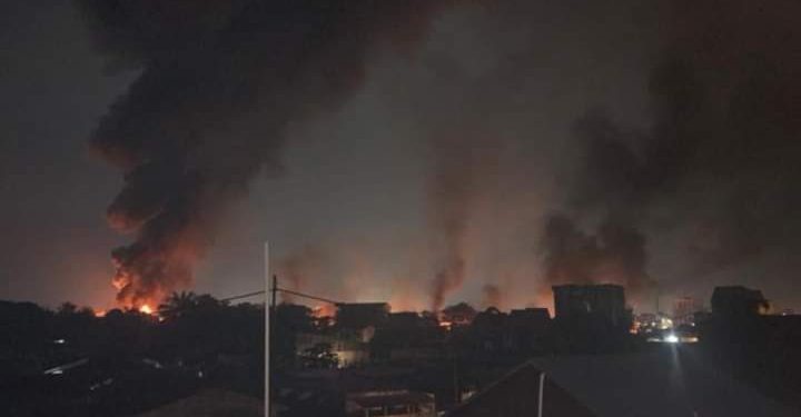 un incendie s'est déclaré dans la commune de Matete, dans un entrepôt de carburant non loin du boulevard Lumumba, en face du saut-de-mouton.