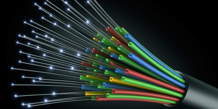 Il s'agit d'un projet de contrat d'affermage dans un cadre de partenariat public-privé avec un opérateur privé d'exploitation et de maintenance du réseau de la fibre optique Luanda Kinshasa qui a été soumis au 43e conseil de Ministre du vendredi 04 mars 2022.
