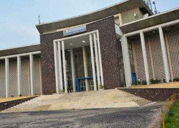 Bien que les travaux en commission paritaire entre le Gouvernement et le banc-syndical de l'ESU soient lancés depuis le vendredi 25 mars dernier, le Réseau des associations des professeurs des universités et instituts supérieurs du Congo (RAPUCO) confirme, en ce qui le concerne, la poursuite de la grève.