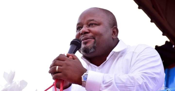 En séjour dans sa province natale pour une mission concernant le fonctionnement du ministère du Budget dans le Sud-Kivu, Aimé Boji, Ministre d'État, Ministre du Budget en a profité, le samedi 02 avril 2022, pour tenir un meeting à Bukavu.