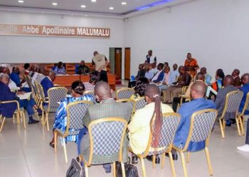 Le questeur de la Commission électorale nationale internationale (CENI) Âgée Matembo et son  adjointe Sylvie Birembano Balume ont échangé le samedi 9 avril dernier avec les 26 secrétaires exécutifs provinciaux, dans la salle Abbé Appolinaire Malu Malu. Il était question de faire le point sur la situation administrative, financière et logistique des démembrements, en rapport avec les opérations de la Centrale Électorale.