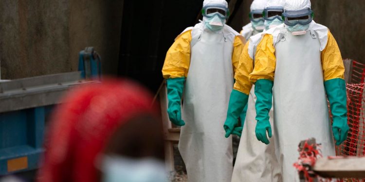 La République démocratique du Congo (RDC) vient de connaître sa 14e épidémie de la maladie à Virus Ebola, selon les confirmations du Ministre national ayant la Santé publique, l'hygiène et la prévention dans ses attributions le 23 avril dernier. Si Jean Jacques Mbungani a annoncé la riposte qui se prépare avec les équipes sur place où le cas a été détecté à Mbandaka dans la province de l'Equateur, l'organisation mondiale de la Santé (OMS) a préconisé le lancement des opérations de la campagne de vaccination le plutôt possible. 