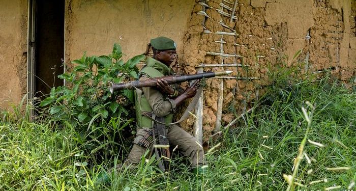 A Goma, la population est de plus en plus contre cette expérience d'instauration de l'état de siège. D'ailleurs, une douzaine de membres de la LUCHA, sont en état d'arrestation pour avoir manifesté contre l'état de siège.