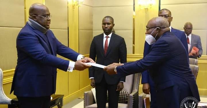 La République démocratique du Congo a reçu 4 nouveaux ambassadeurs accrédités sur son territoire. Félix Antoine Tshisekedi a reçu ce jeudi 7 avril au Palais de la nation, les lettres de créances de quatre ambassadeurs, Metch Adje Silas, ambassadeur Extraordinaire et plénipotentiaire de la République de Côte d'ivoire, Cho Jai-Chel; Ambassadeur extraordinaire et plénipotentiaire de la République de Corée, Cyprien Sylvestre Mamina; Ambassadeur extraordinaire et plénipotentiaire de la République du Congo, Said Juma Mshana; Ambassadeur extraordinaire et plénipotentiaire de la République de Tanzanie.