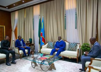 Le président de la République Félix Tshisekedi a accordé une audience à un homme d'affaires congolais basé en Ukraine Serge Nyangi mardi 19 avril 2022 dans son bureau de travail à la cité de l'Union Africaine. les deux ont parlé de la situation de la crise en Ukraine, avec ses incidences sur les étudiants congolais vivant en Ukraine.