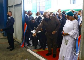 Le Président de la République Félix-Antoine Tshisekedi Tshilombo, a inauguré, jeudi 14 avril 2022, l'usine de traitement et de recylcage des bouteilles plastiques sur l'avenue des Poids-Lourds à Limete/Kingabwa, construite par la Société OK Plast, partenaire de la ville de Kinshasa dans la cadre du projet '' Kintoko ''.