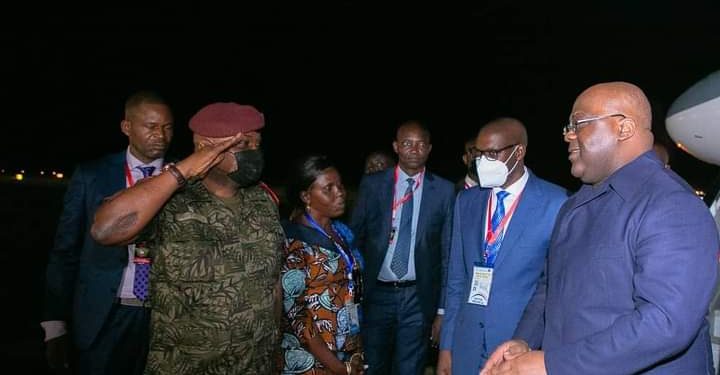 Comme annoncé par les autorités de la province du Haut Katanga et les proches du pouvoir, le Président de la République Félix Tshisekedi a atterri dans la ville cuprifère, Lubumbashi, dans la soirée du 27 avril 2022. Le déplacement du Chef de l'Etat dans la partie sud-est de la RDC est justifé par le fait qu'il  va procéder, ce jeudi 28 avril, à la clôture de la conférence réunissant les provinces du Grand-Katanga et du Grand-Kasaï.