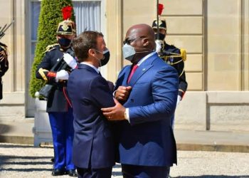 Le président de la République démocratique du Congo (RDC) Félix Tshisekedi a félicité son homologue français ce dimanche 24 avril après que les résultats du second tour de la présidentielle soient rendu publics. Il l'a fait dans l'un des comptes officiels des réseaux sociaux de la présidence de la République, quelques minutes après qu'Emmanuel Macron soit donné Président de la France pour un nouveau quinquennat.