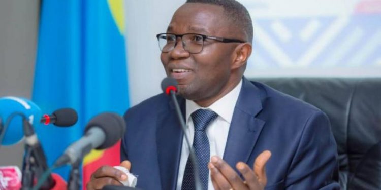 S'exprimant sur une radio périphérique, Julien Paluku Kahongya, le Ministre national de l'industrie, a porté la communication sur l'introduction de 10% de farine de manioc dans la fabrication du pain et de 20% pour ce qui est de la pâtisserie.