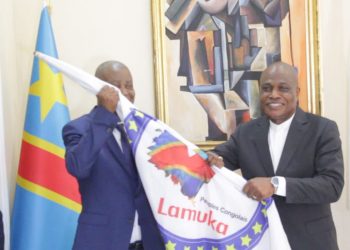 Ce vendredi 08 avril 2022 à Kinshasa,  le président du Parti politique Engagement citoyen pour le développement (ECIDE) a passé le bâton de commandement du présidium de Lamuka à Adolphe Muzito, président du Parti Envol. Cet exercice intervient après que l'homme de Faden House ait dirigé la plate forme pendant 3 mois.