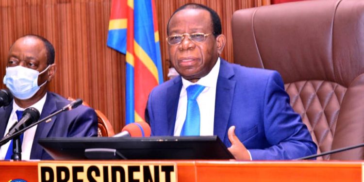 Le président du Sénat de la République démocratique du Congo (RDC) a eu un tête-à-tête avec l'ambassadeur Russe accrédité à Kinshasa Alexey Sentebov. On apprend que les discussions entre ces deux officiels concernaient la diplomatie parlementaire mais aussi la coopération économique et commerciale entre les deux pays qui visiblement, entretiennent des bonnes relations.