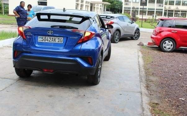 C'est un fait peu croyable, car inhabituel dans l'imaginaire des congolais, et des Kinois par ricochet. La Police nationale congolaise a procédé à la remise des trois véhicules de marque Toyota CHR Hybrid volés en France en 2020. Ces véhicules ont été saisis en décembre 2020 par le BCN Interpol de Kinshasa. Ils ont été remis par le commissaire général adjoint en charge de l'administration Patience Mushid Yav à l'ambassade de France à Kinshasa. 