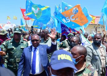 Le Premier Ministre a foulé ce mercredi 13 avril 2022 le sol de la ville de Bunia, chef lieu de la province de l'Ituri. Comme à Goma, le Premier est à la tête  d'une forte délégation gouvernementale dont quelques parlementaires pour évaluer l'Etat de siège instauré dans les provinces du Nord-Kivu et de l'Ituri depuis le mois de mai 2021.