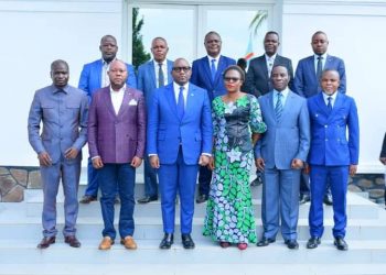 Les députés provinciaux du Kwilu se sont montrés satisfaits des échanges qu'ils ont eus avec le premier ministre ce mardi 05 Avril 2022 à la primature. La problématique de l'organisation des obsèques des 9 victimes dont 3 députés provinciaux de l'accident de circulation sur le pont Maï-Ndombe a été au coeur des discutions entre cette délégation conduite par le président de l'organe délibérant Serge Makongo et le Chef du gouvernement.
