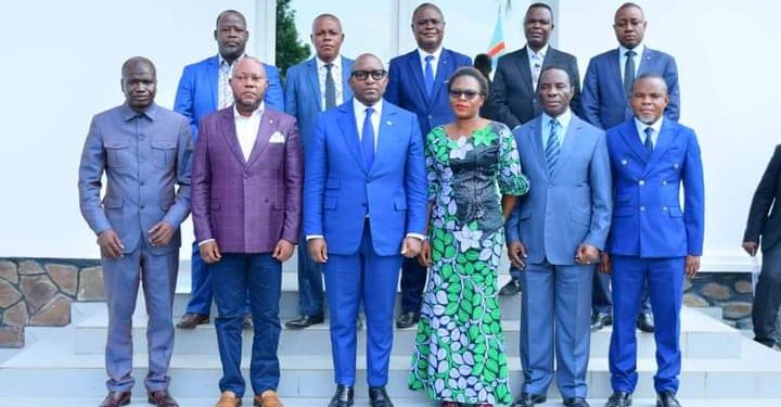 Les députés provinciaux du Kwilu se sont montrés satisfaits des échanges qu'ils ont eus avec le premier ministre ce mardi 05 Avril 2022 à la primature. La problématique de l'organisation des obsèques des 9 victimes dont 3 députés provinciaux de l'accident de circulation sur le pont Maï-Ndombe a été au coeur des discutions entre cette délégation conduite par le président de l'organe délibérant Serge Makongo et le Chef du gouvernement.