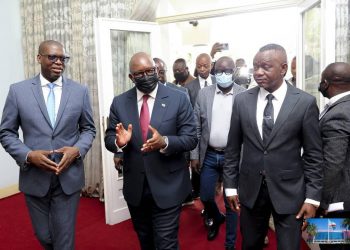 Les présidents des Assemblées provinciales, les Gouveneurs du Grand Katanga et du Grand Kasaï, ont échangé ce Samedi 23 avril 2022.avec le Premier Ministre Jean Michel Sama Lukonde dans le cadre de la table ronde sur la paix sociale intercommunautaire. 