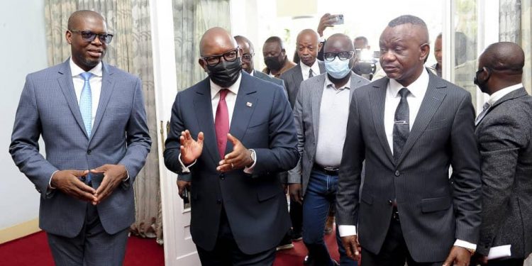 Les présidents des Assemblées provinciales, les Gouveneurs du Grand Katanga et du Grand Kasaï, ont échangé ce Samedi 23 avril 2022.avec le Premier Ministre Jean Michel Sama Lukonde dans le cadre de la table ronde sur la paix sociale intercommunautaire. 