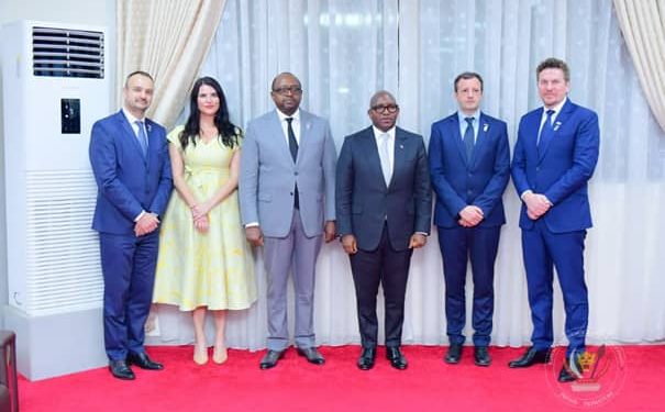 Le Samedi 09 avril 2022, le staff du groupe européen de Développement (GED AFRICA Ltd) a signé un contrat de concession avec le Ministre des infrastructures sur le projet Kasomeno-Kasenga-Nshwale, avant d'être reçu par le Premier Ministre Sama Lukonde.