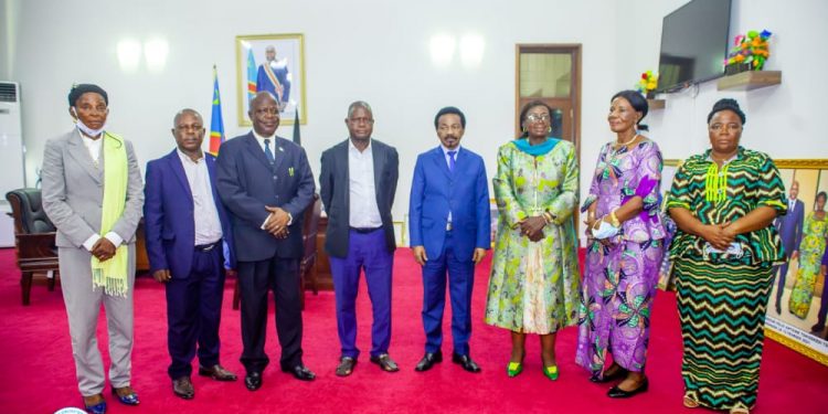 Une délégation de la notabilité du territoire de Lodja dans la province du Sankuru était chez le président de l'Assemblée nationale Christophe Mboso pour solliciter son implication dans la résolution de la problématique de la motion de défiance et de la question orale avec débat dont fait l'objet l'un de leurs le VPM Daniel Aselo à l'Assemblée nationale.