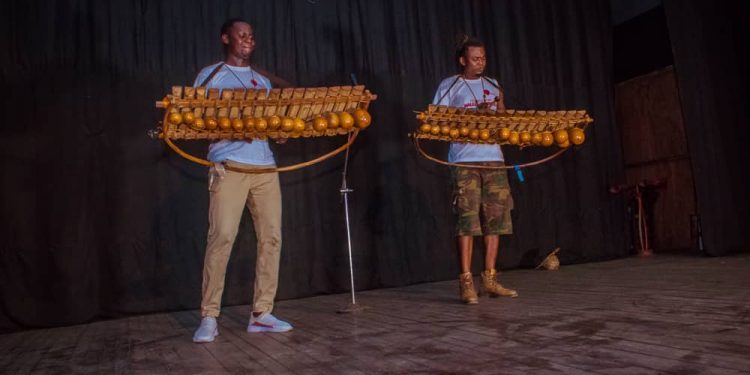 Le Ballet Ubunye a fêté ses dix d'existence au Ciaj dans la commune de Ndjili. La performance Opéra et danse contemporaine de Jucko Nzeza et de Vinny Nzuaku a ouvert le bal après le mot de circonstance du directeur artistique du Ballet Ubunye, Sieur Jucko Nzeza.