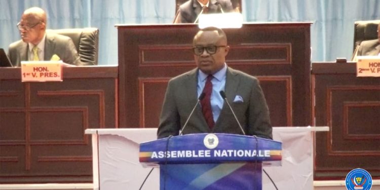 C'est une proposition de loi initiée par le député national André Claudel LUBAYA qui vise à améliorer la législation en ce qui concerne l'aviation civile, conformément aux exigences de l'Organisation de l'aviation Civile Internationale (OACI) 12 ans après sa mise en œuvre.