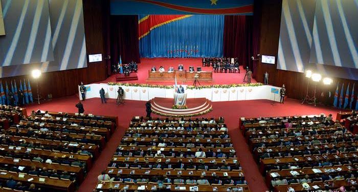 Les deux chambres du parlement sont appelées à se réunir en congrès d'ici lundi 23 mai 2022 pour procéder à la désignation d'un juge de la Cour constitutionnelle pour la composante parlement. C'est le président de la République Félix Tshisekedi qui a saisi les deux bureaux pour se faire.