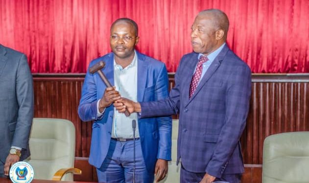 Candidat unique pour le poste de président de la commission Politique administrative et juridique (PAJ) de l'Assemblée nationale, le député national Augustin Mulumba a été élu par acclamations ce vendredi 13 mai 2022. Il a pour ce faire remplacé le député national André Mbata qui est devenu depuis peu premier-vice président de la chambre basse du parlement. 