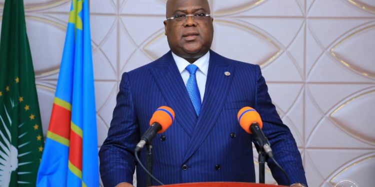 Le Chef de l'État Félix Tshisekedi veut visiblement voir relever le niveau de la desserte en électricité sur l'ensemble du territoire national. Dans sa communication à la 51e réunion du Conseil des Ministres du 29 avril 2022 qu'il a présidée en visioconférence, il a appelé le gouvernement à structurer ce secteur, car l'accès à l'électricité est un droit constitutionnel pour les congolais qui éprouvent des difficultés énormes.