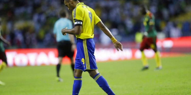 S'en est fini pour une si belle aventure qui aura duré 13 bonnes années laissant un goût amer. Le panthère gabonnais, l'avant-centre du FC Barcelone Pierre-Emerick Aubameyang ne portera plus le maillot de la sélection nationale de football du Gabon. Par un communiqué publié mercredi 18 mai 2022, la Fédération gabonaise de football a annoncé la retraite internationale de son Capitaine.