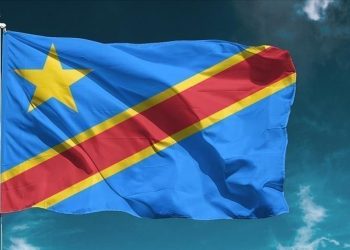 Ce fut d'abord la chute de Mobutu, et le bref règne de Laurent-Désiré Kabila. Nous sommes alors en 1997. Les alliés Tutsis de Laurent-Désiré Kabila, imposent une chasse systématique aux Hutus. Les militaires congolais marquent de plus en plus leurs perturbations, devant les mèandres de la politique d'atermoiement de Kinshasa. C'est ainsi que, sur ces entrefaites, s'invitent le Rassemblement Congolais pour la Démocratie (RCD), dont l'objectif est de chasser Laurent-Désiré Kabila du pouvoir. Pour eux, ce dernier n'est, ni plus, ni moins qu'un traître.