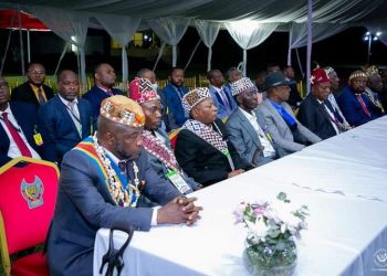 En séjour dans la province du Haut Katanga dans le cadre des pourparlers sur la cohabitation pacifique entre les communautés Katangaise et Kasaïenne, le Président de la République Félix Tshisekedi a eu une séance d'échanges ce 28 avril 2022 à Lubumbashi avec les chefs traditionnels de ces deux espaces.