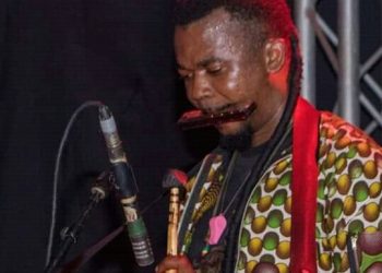 Artiste pluridisciplinaire, Luyobisa Luheho Ta Luyobisa revient de la ville de Bâle en Suisse où il est allé promouvoir la tradition Kongo. Dès son retour de l'Europe, l'artiste est en studio pour préparer la sortie de son single "Alléluia !". Avec un répertoire très varié, les chansons qui véhiculent la vie sur toutes ses formes.