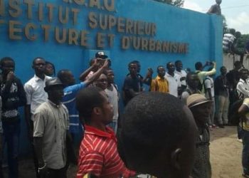 Le corps des Professeurs architectes de l'institut Supérieur d'Architecture et d'Urbanisme, I. S. A. U en sigle viennent de décréter la suspension des enseignements dans leur alma mater. Ils l'ont fait savoir dans une correspondance avec pour objet, déclaration sur l'état de lieux de la situation académique face à l'actualité adressée au Ministre de l'Enseignement Supérieur et Universitaire, en date du 12 mai 2022 dernier.