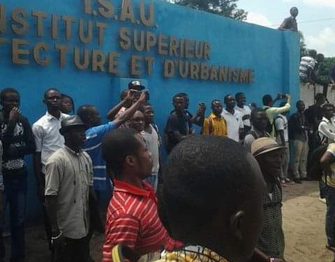 Le corps des Professeurs architectes de l'institut Supérieur d'Architecture et d'Urbanisme, I. S. A. U en sigle viennent de décréter la suspension des enseignements dans leur alma mater. Ils l'ont fait savoir dans une correspondance avec pour objet, déclaration sur l'état de lieux de la situation académique face à l'actualité adressée au Ministre de l'Enseignement Supérieur et Universitaire, en date du 12 mai 2022 dernier.